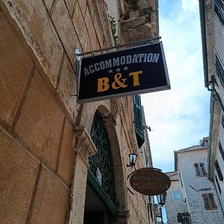 Guesthouse Bit Accommodation Cattaro Esterno foto