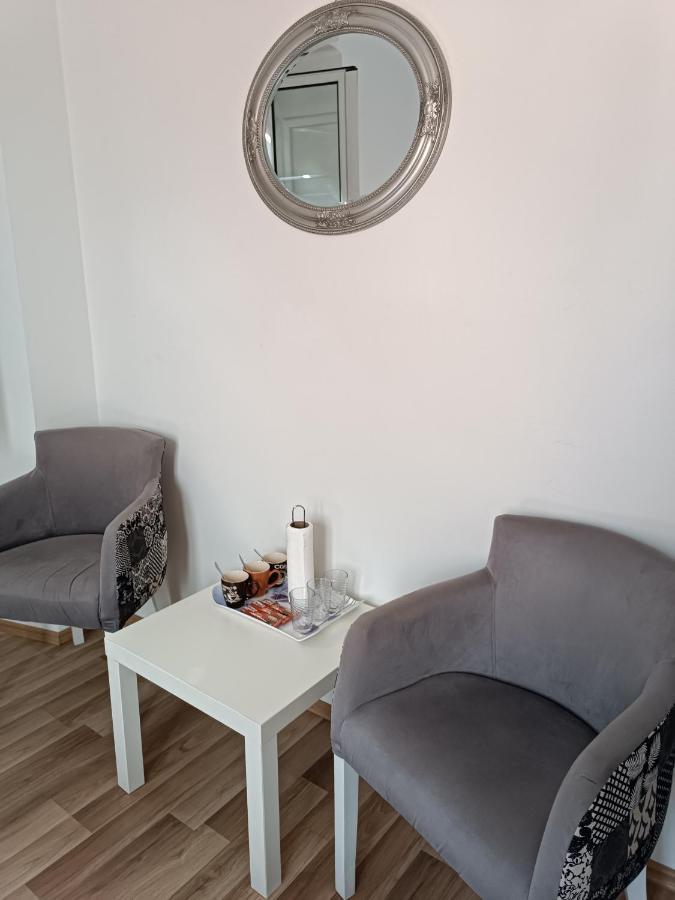 Guesthouse Bit Accommodation Cattaro Esterno foto
