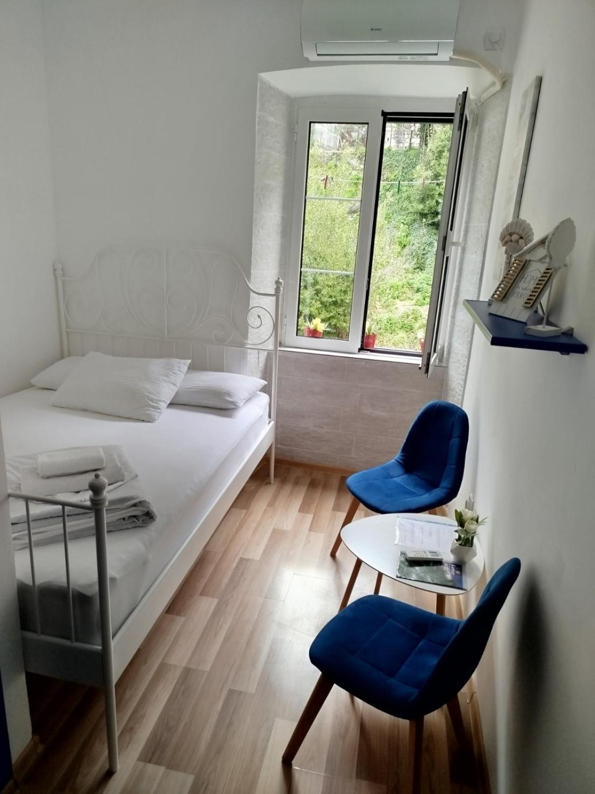 Guesthouse Bit Accommodation Cattaro Esterno foto
